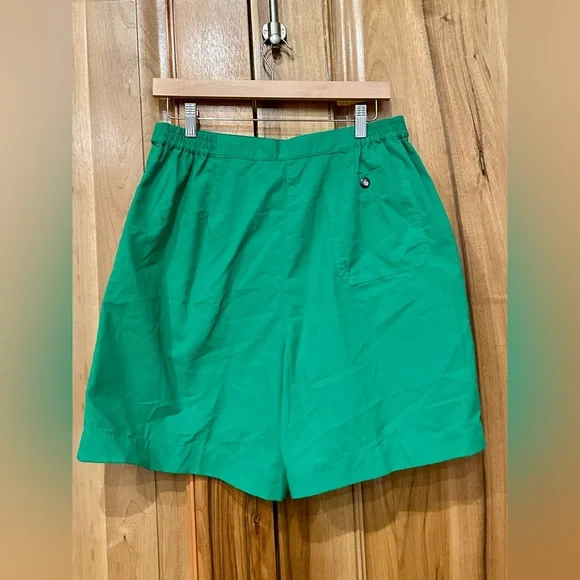 Karen Scott - Kelly Green Pleated Front Wide Leg Long Shorts - EUC - 16 - Picture 3 of 6